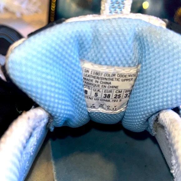 Sketches D’Light Sneakers - sz 8 Blue and white sketchers very comfortable shoes - Picture 5 of 11